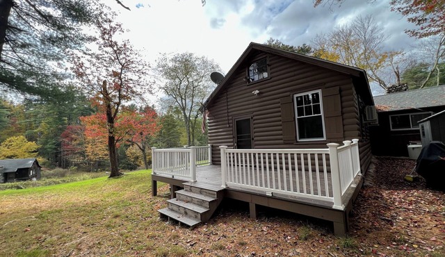 Serene Catskills Lakefront Cabin - Rustic Hideaway