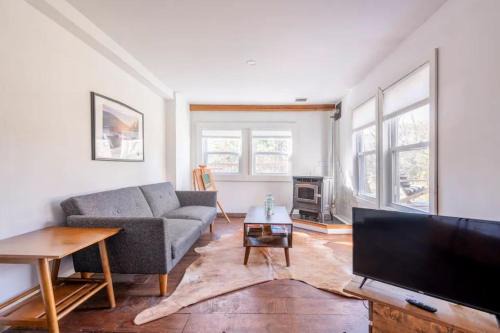 Serene Catskills Retreat with Deck