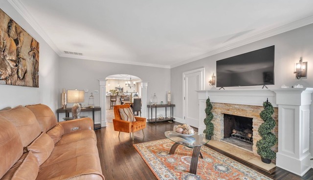 Serene & Charming 5BR Des Plaines Getaway by RedAwning