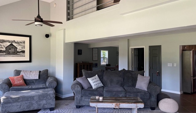 Serene & Charming Riverfront house just outside of Elkhorn & Omaha