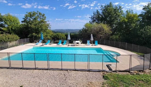 Serene country property with two houses, large pool & terrace with stunning view