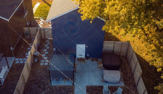 Serene Comfort, Fenced in Backyard, Spa