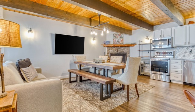 Serene condo with skiing, fireplace, mountainview, & washer/dryer