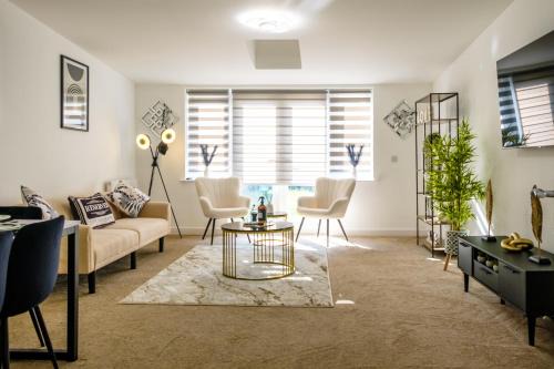 Serene Contractor Pad - Slough, Heathrow, Windsor - Free Parking- WiFi - Sleeps 6-7