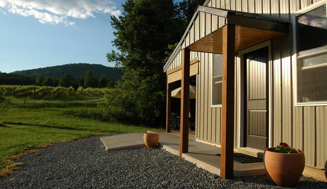 Serene Country Cabin On A 150 Acre Farm/Vineyard