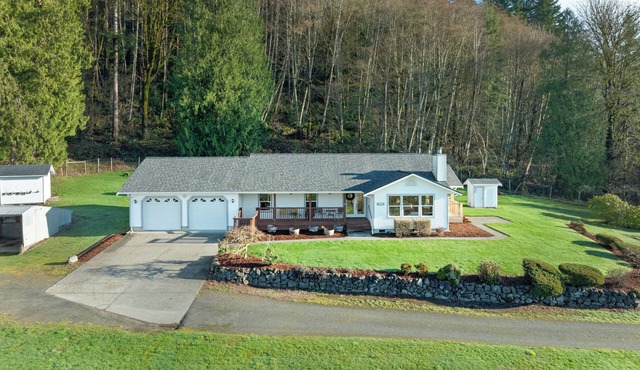 Serene Country Retreat Just Minutes from Town
