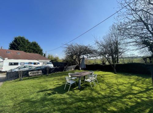 Serene Countryside Escape with Parking