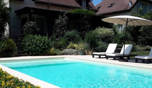 Serene Countryside Villa, Private Heated Pool, within walking distance of Cazals