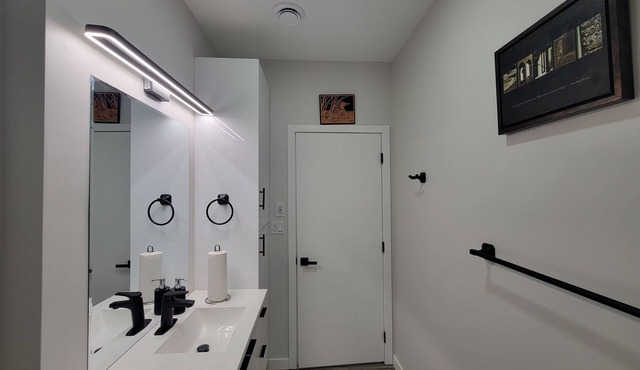 Serene Cove Stays 2BR entire suite