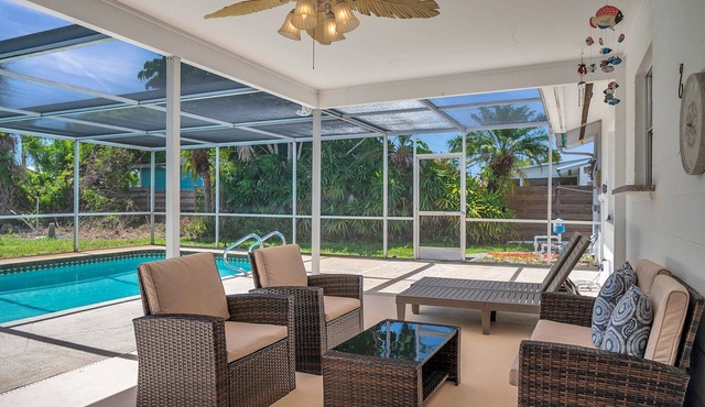 Serene Cove with heated pool + spacious yard near beaches