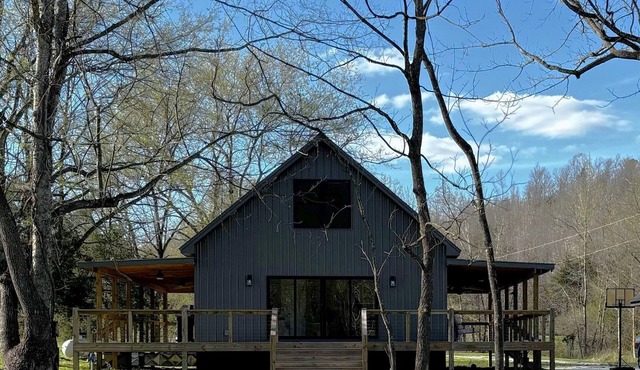 Serene & Cozy Cabin in Middle Tennessee - Wrap Around Deck - Pet Friendly