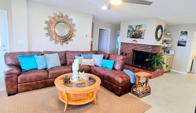 Serene, Cozy, Lakefront home