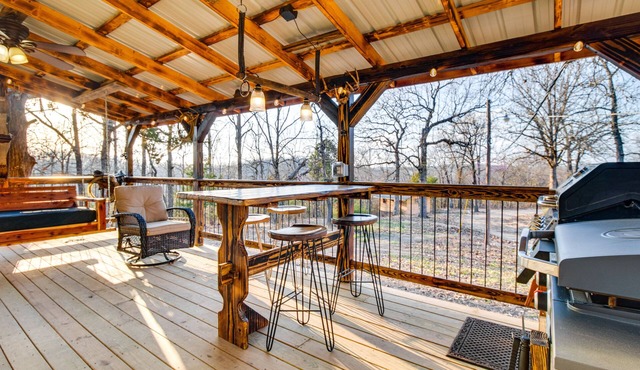 Serene & Cozy Studio Cabin: Walk to Norfork Lake!