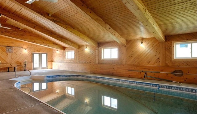 Serene Cozy Vacation House with indoor heating pool