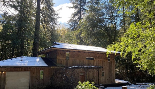 Serene Creekfront Lodge style home hidden away in Elliot National Forest