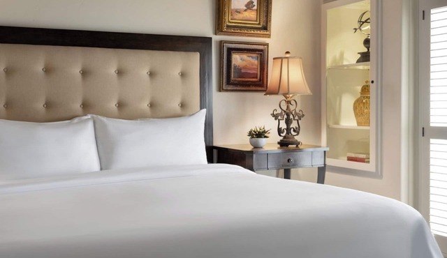Serene Desert Escape in Spacious Rooms, Perfect for Yoga & Spa Lovers