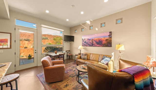 "SERENE DESERT GETAWAY" La Casa Coyote, Kayenta Art Village W/Views of Red Rock