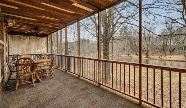 Serene Dog-friendly Riverfront Cabin with Kayaks in Pine City - Perfect Getaway
