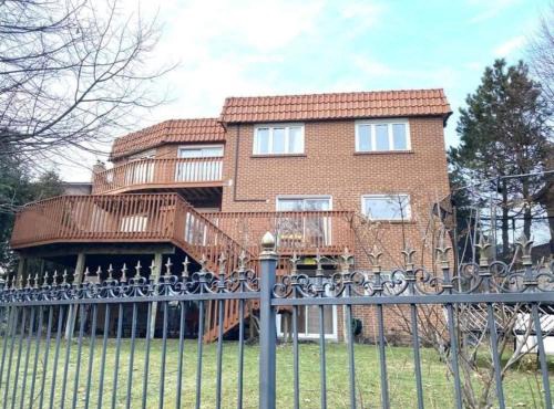 Serene Don River Nature gateway- 2BR suite, Private Patio, Free Parking