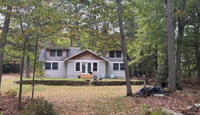 Serene Dragonfly Point at Meta Lake: 3-acre property on private lake