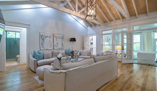 Serene & elegant Montrose home with private Yoga Studio and TV in every bedroom
