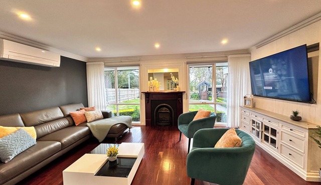 Serene Escape with Birds, Trees & Breeze– 5BR, 3.5B n garage with Wifi & Netflix