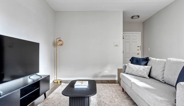 Serene Evanston 1BR w/Dishwasher, walk to Northwestern, by Blueground