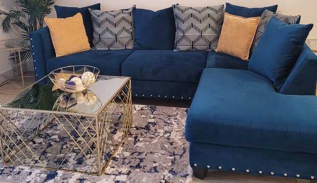 Serene Exquisite 2BD Near It All! *KING&QUEEN BED*