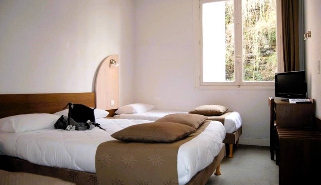 Serene Family Suite with Ample Space & Balcony - Free Parking