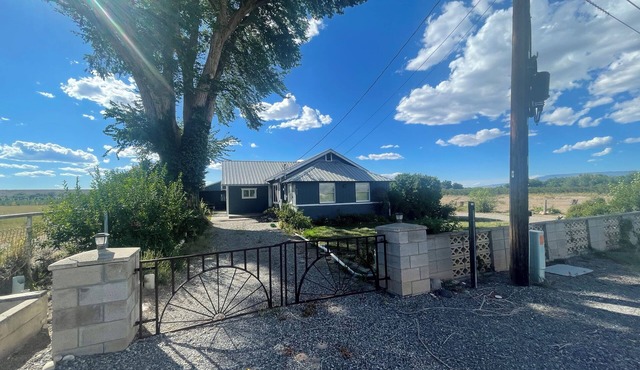 Serene farmhouse with AC in charming Olathe