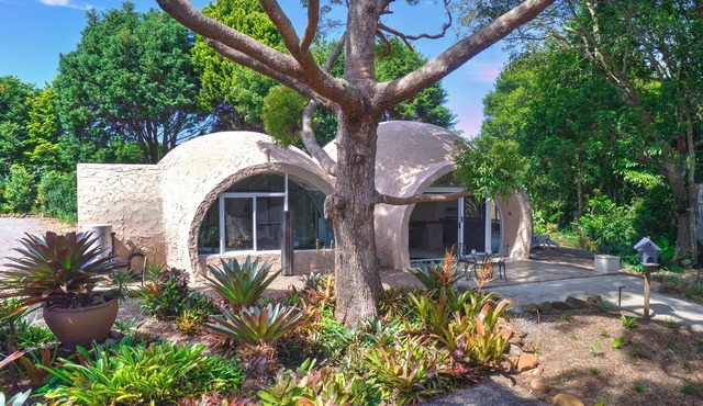 Serene Flaxton igloo with garden views — sauna & cold plunge from Mid - late Nov
