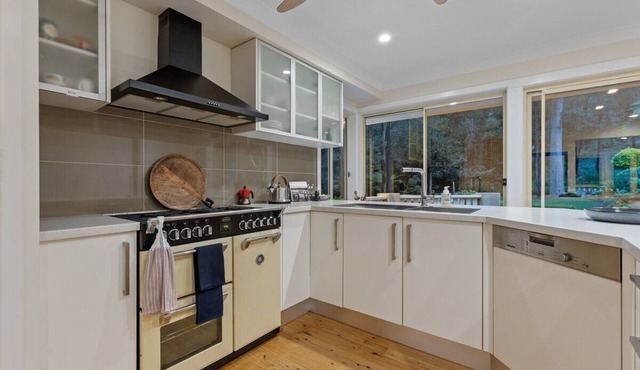 Serene Forest Retreat: 3-Bedroom Home