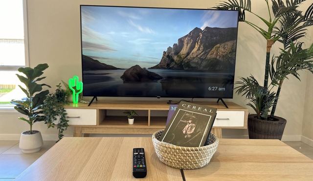 Serene Forest Retreat - Brand New Home with Sunny Backyard, BBQ + Superfast WIFI