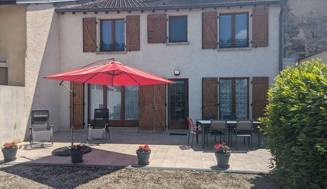 Serene Getaway: Spacious Home with Terrace, Near Nature & Historical Sites