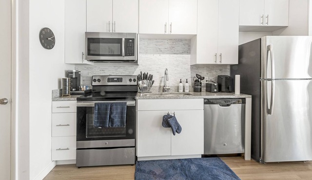 Serene Garden View Studio | Luxury | DWTN Baltimore | Sports | Parking