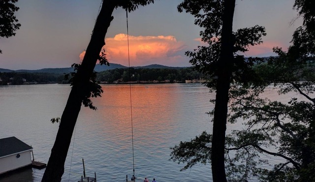 Serene getaway; forget to count the days ... 200' Private Dock/Decks ... VIEW!
