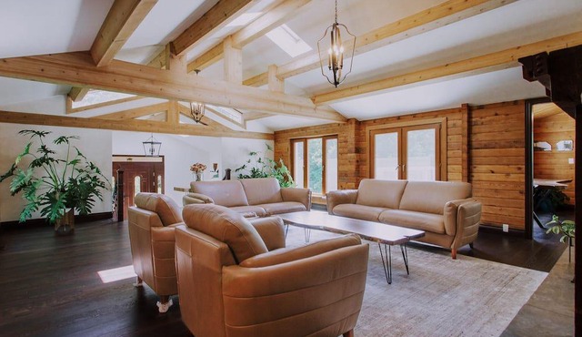 Serene getaway offering privacy in 10 acres