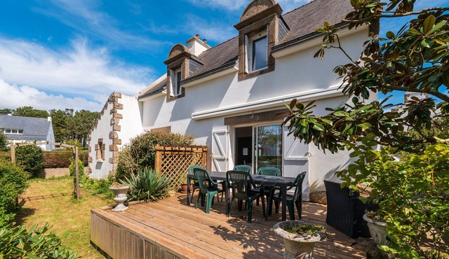 Serene Getaway Steps from the Carnac Alignments – Vacation Home