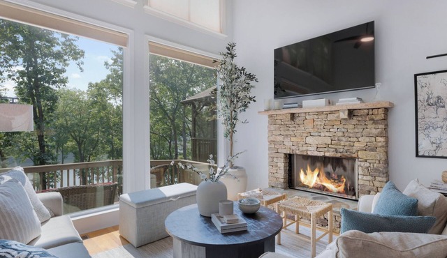 Serene Getaway: Your Ideal Retreat with Lakeside Views