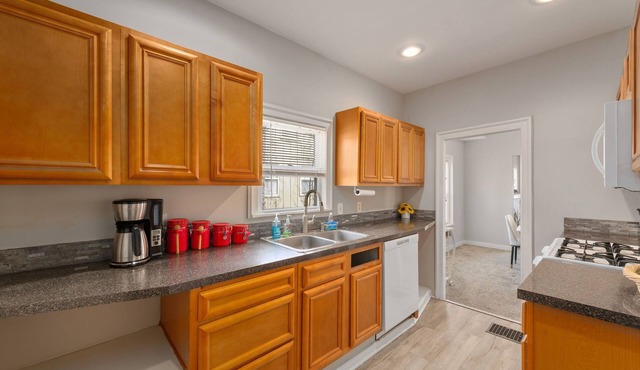 Serene Haven Retreat 2BR 1BTH in Holmes Rd KCMO