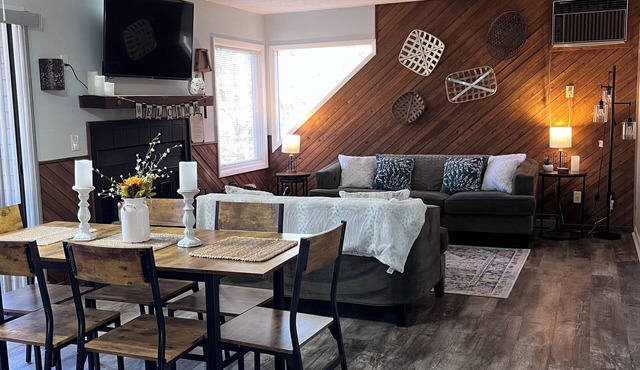 Serene haven "The Nest" in Wintergreen, close to activities and restaurants.