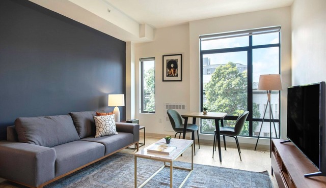 Serene Hayes Valley Studio w/Rooftop, W/D, 1 min to BART by Blueground