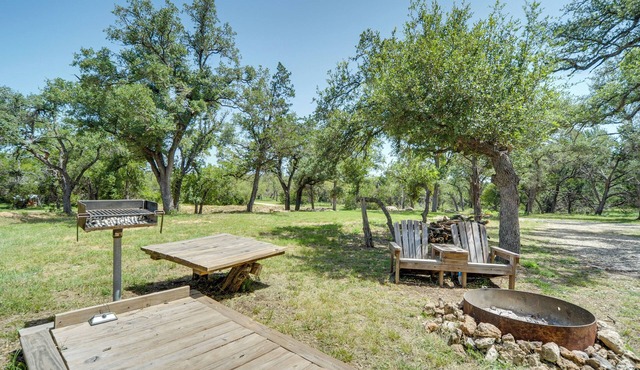 Serene Hill Country Couple's Retreat Near Wineries