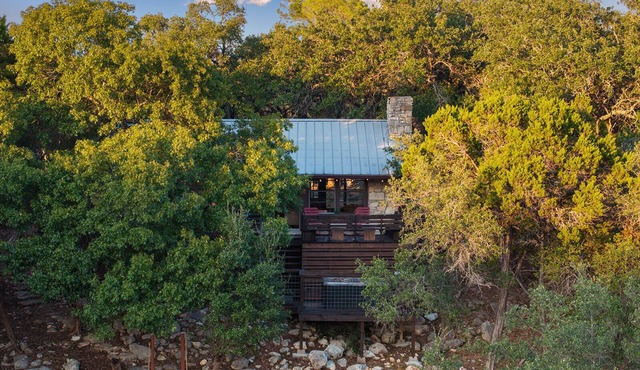 Serene Hill Country/hot tub/pet friendly - 15 minutes to Wimberley Square!