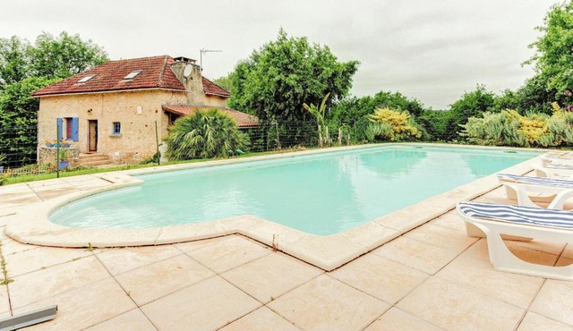 Serene Holiday Home in Besse with Swimming Pool