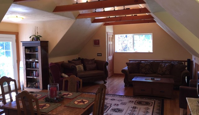 Serene Hobby Farm Cottage Get Away, 10 Minutes From Mount Vernon.