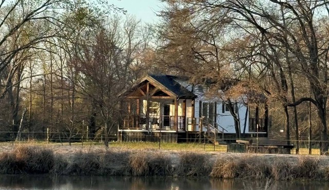 Serene Home Directly Between Houston and Dallas, Beautiful Views, WIFI
