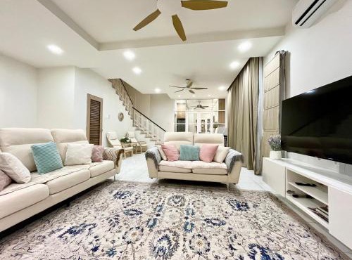 Serene Homestay Semenyih - Endlot House 4BR for 11 pax