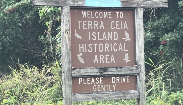 Serene Island Cottage Waterfront Haven-pet friendly.