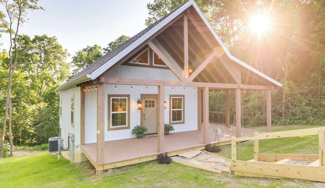 Serene Kentucky Cabin w/Fireplace + Fire Pit!